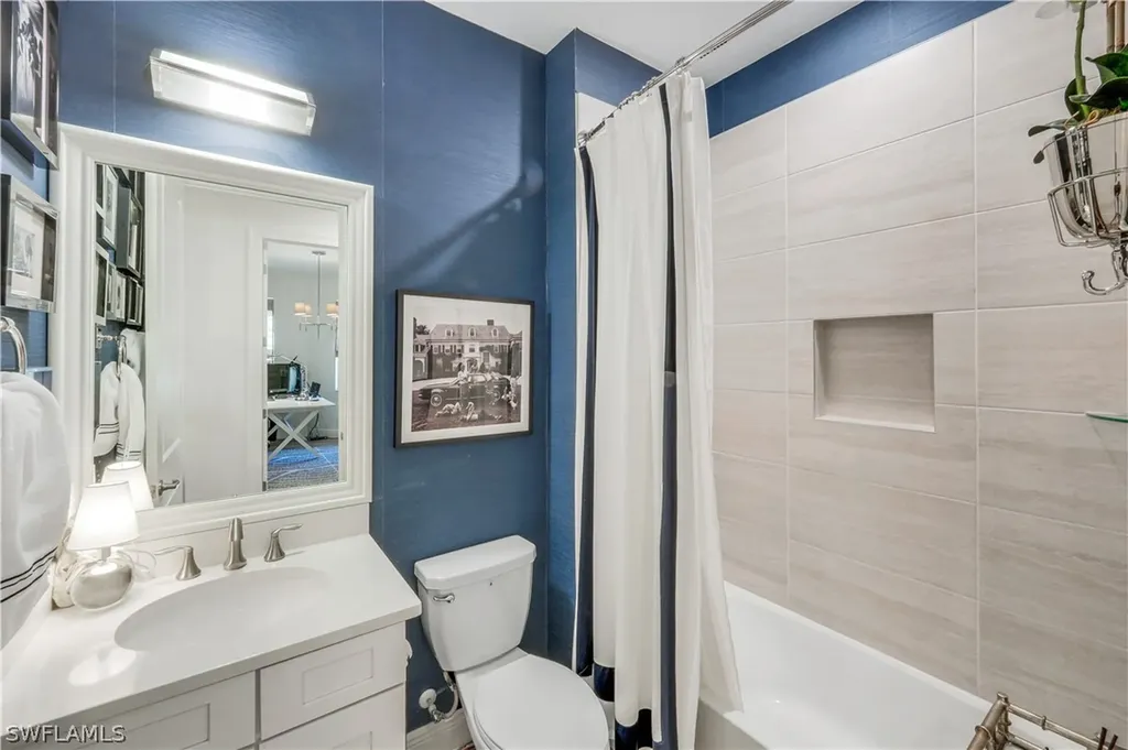2472 Breakwater Way Naples FL 34112