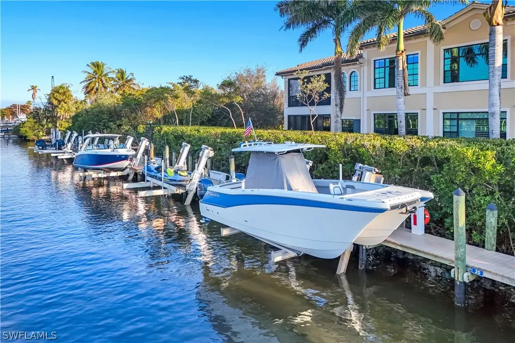 2472 Breakwater Way Naples FL 34112