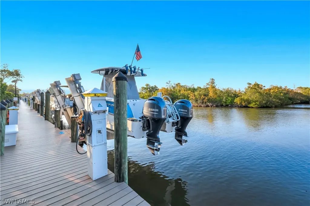 2472 Breakwater Way Naples FL 34112