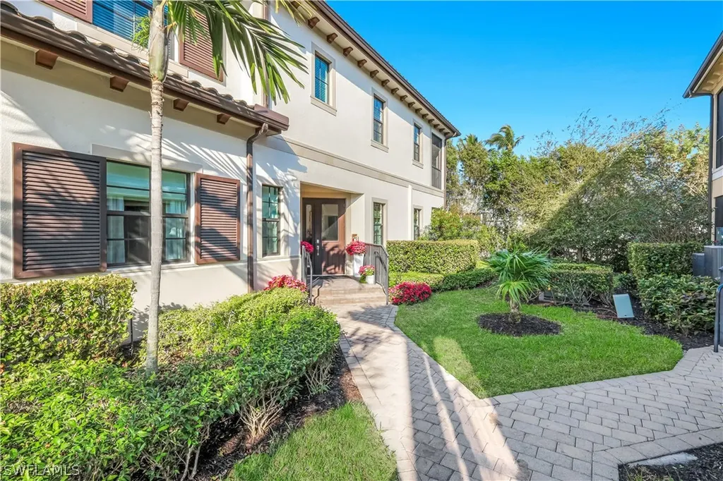 2472 Breakwater Way Naples FL 34112