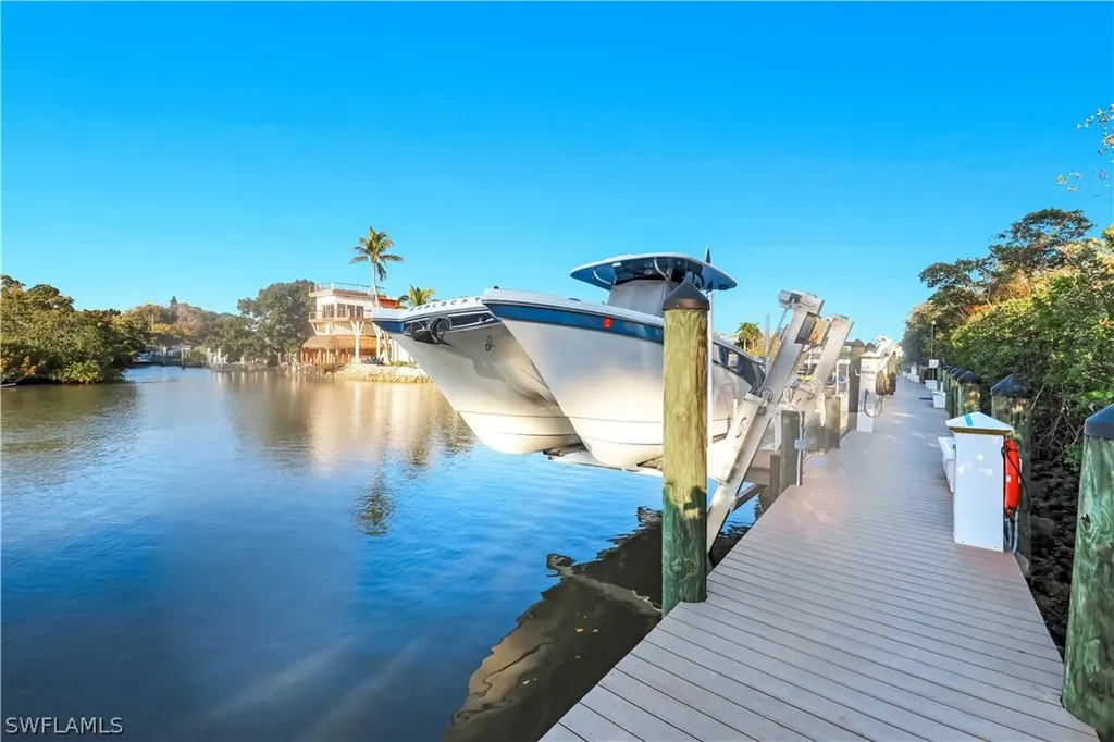 2472 Breakwater Way Naples FL 34112