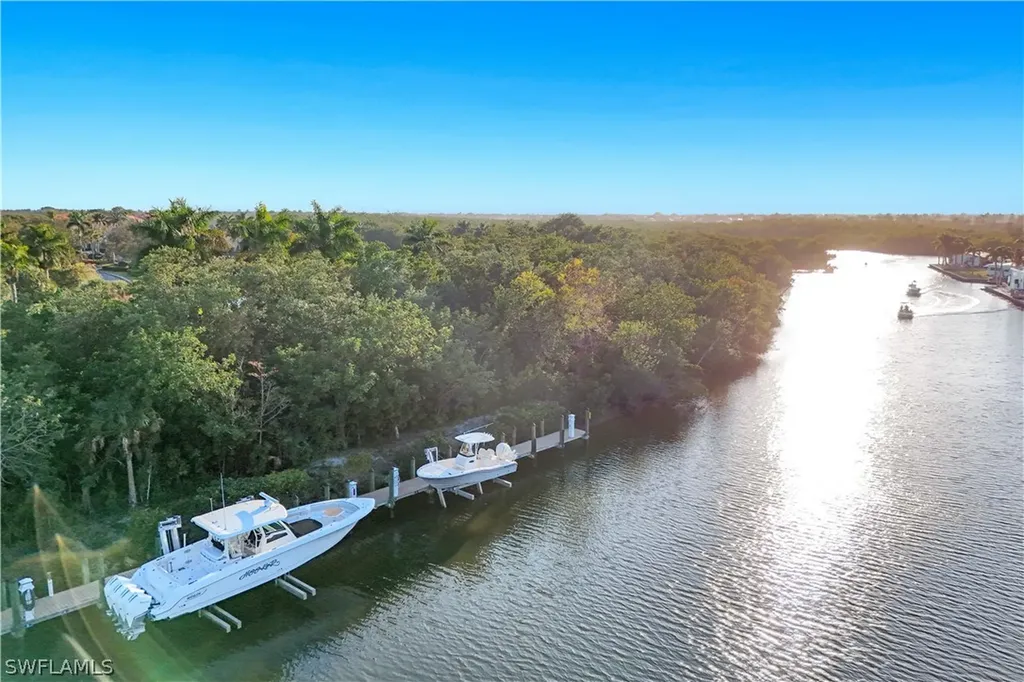 2472 Breakwater Way Naples FL 34112