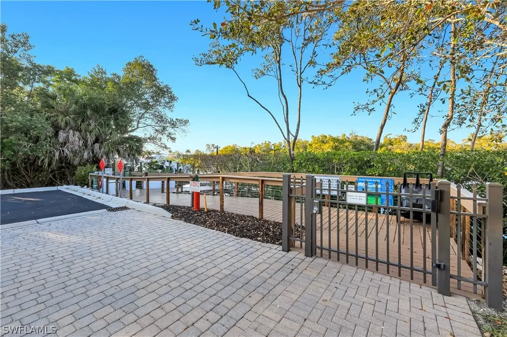 2472 Breakwater Way Naples FL 34112