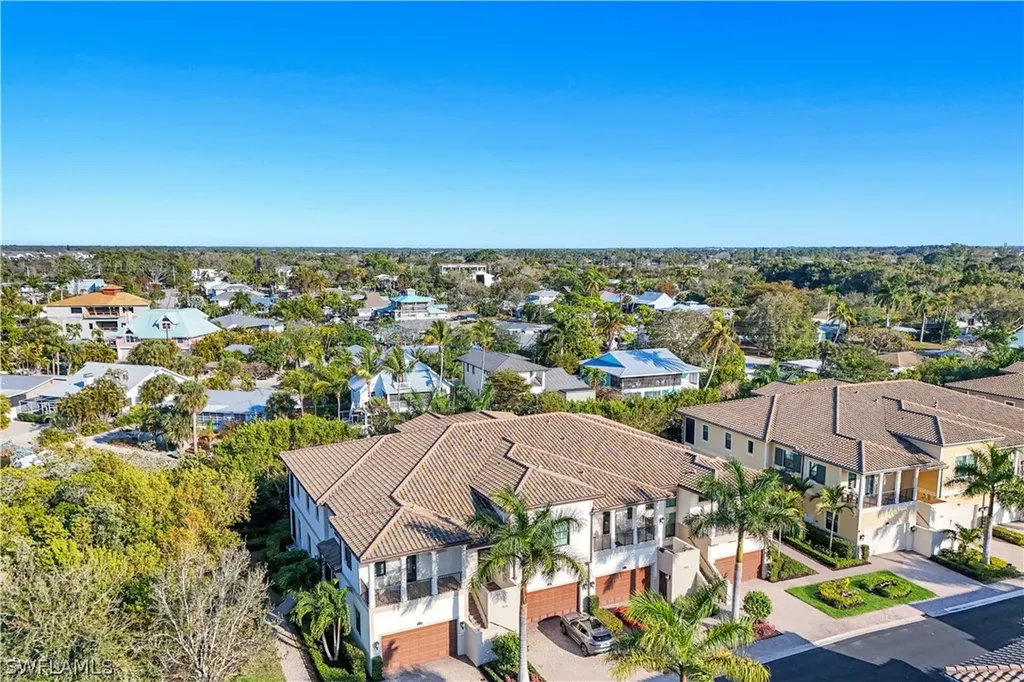 2472 Breakwater Way Naples FL 34112