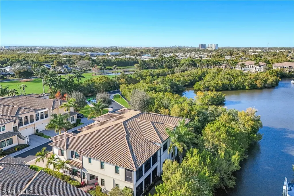 2472 Breakwater Way Naples FL 34112