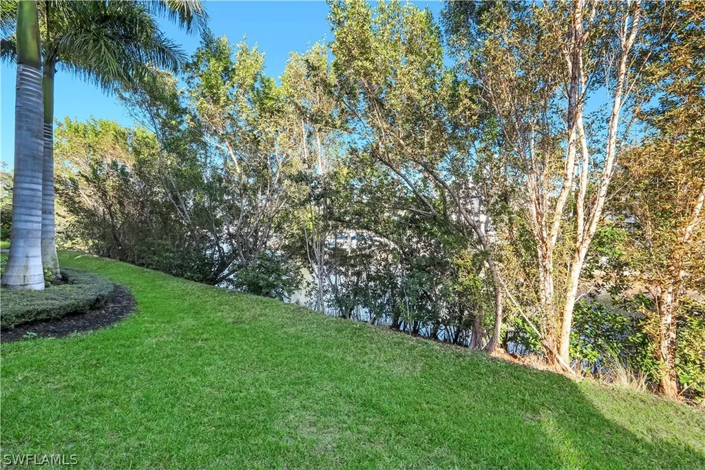 2472 Breakwater Way Naples FL 34112