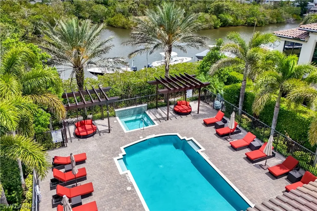 2472 Breakwater Way Naples FL 34112