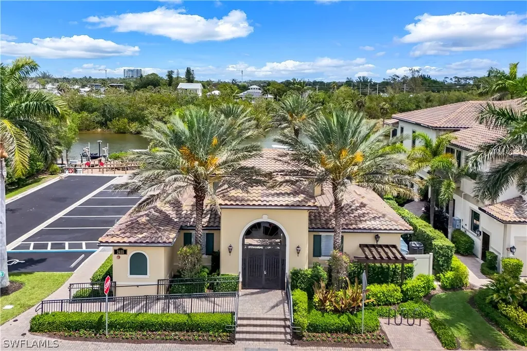2472 Breakwater Way Naples FL 34112
