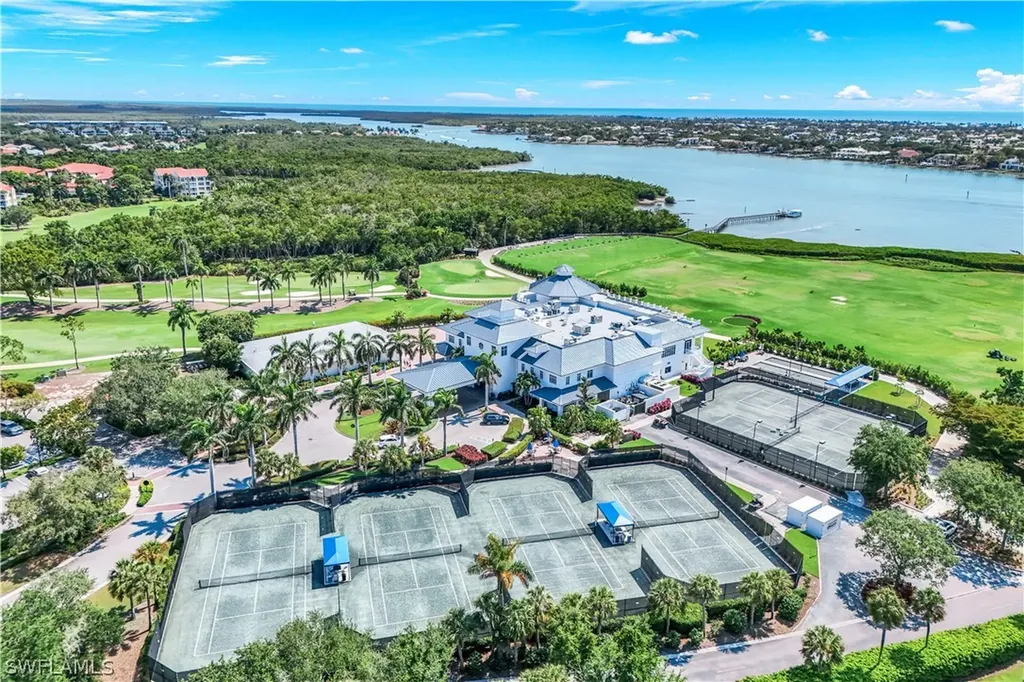 2472 Breakwater Way Naples FL 34112