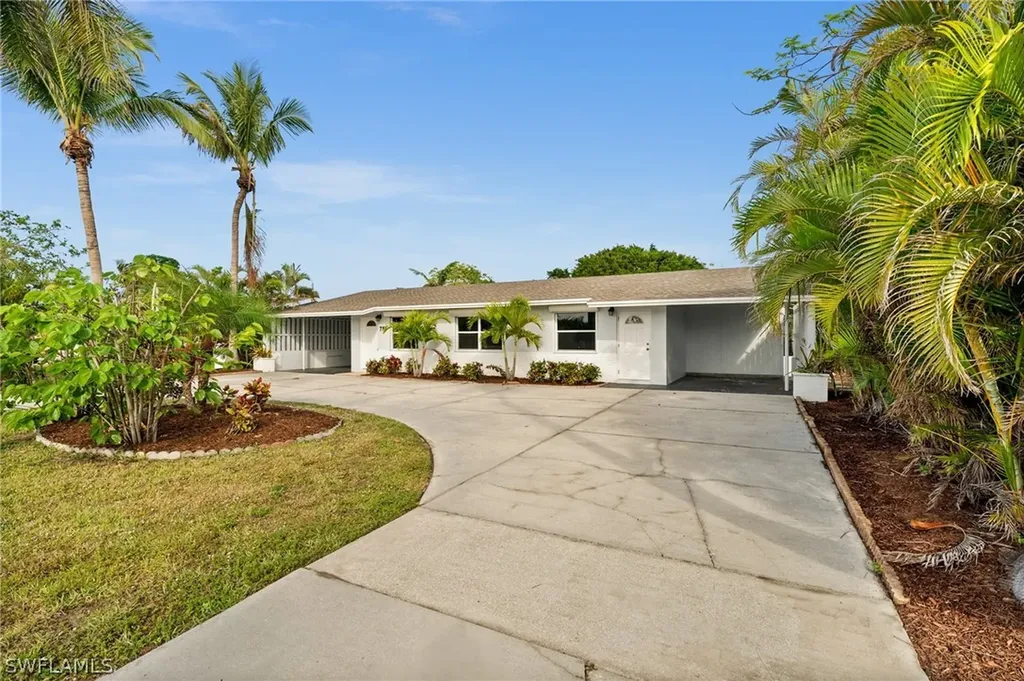 781 101st Avenue N Naples FL 34108