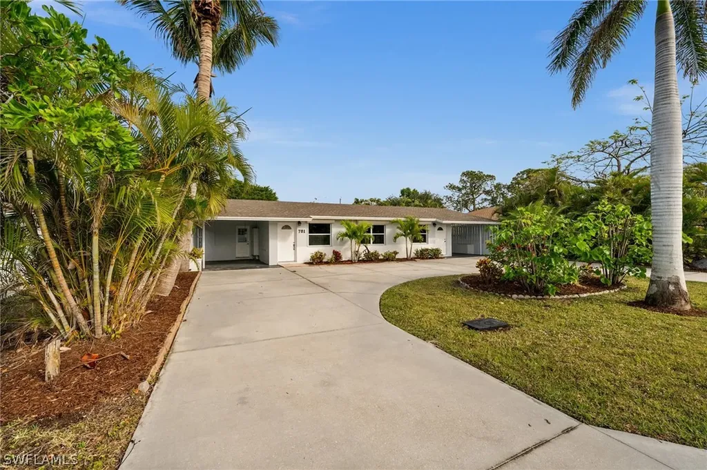 781 101st Avenue N Naples FL 34108
