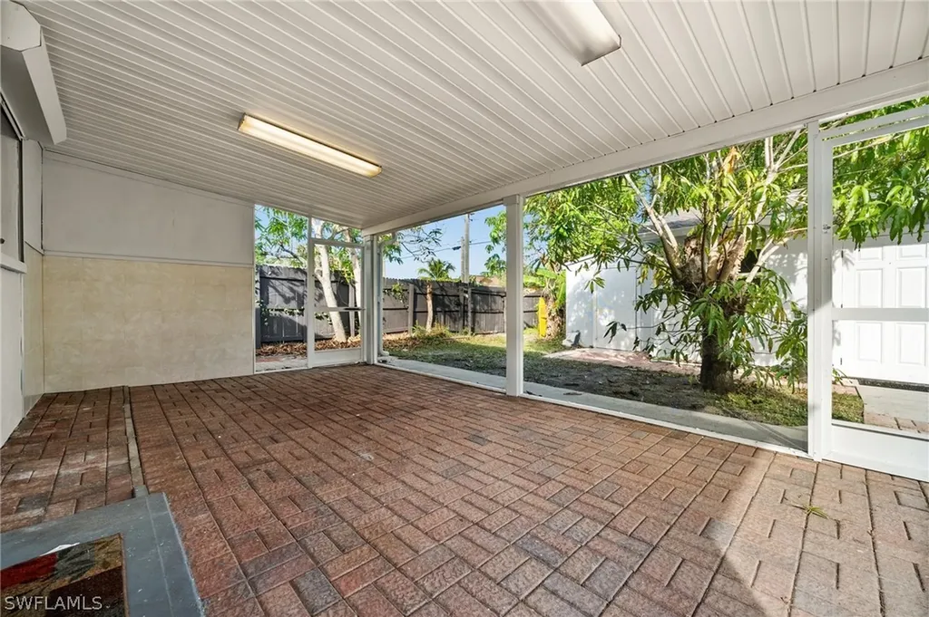 781 101st Avenue N Naples FL 34108