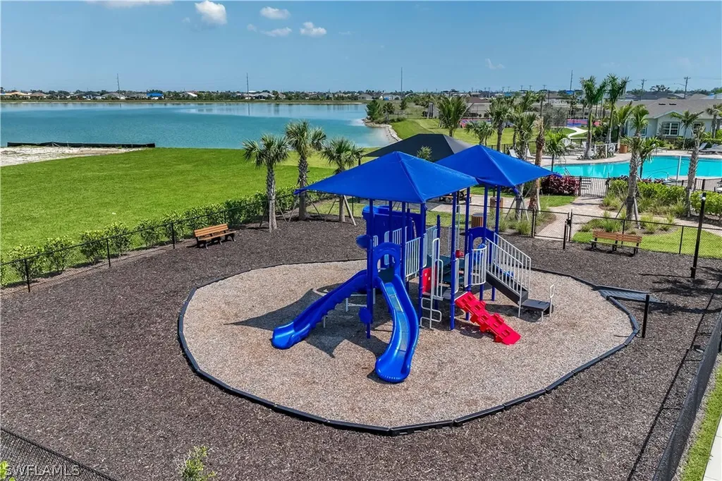 556 Spring Hill Lake Loop Cape Coral FL 33993