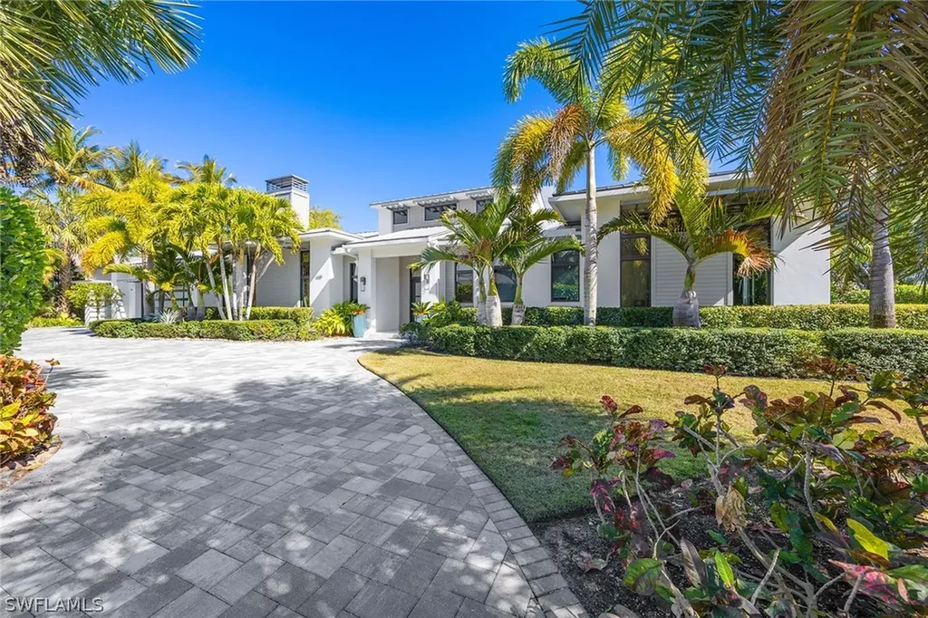 1300 Nautilus Road Naples FL 34102