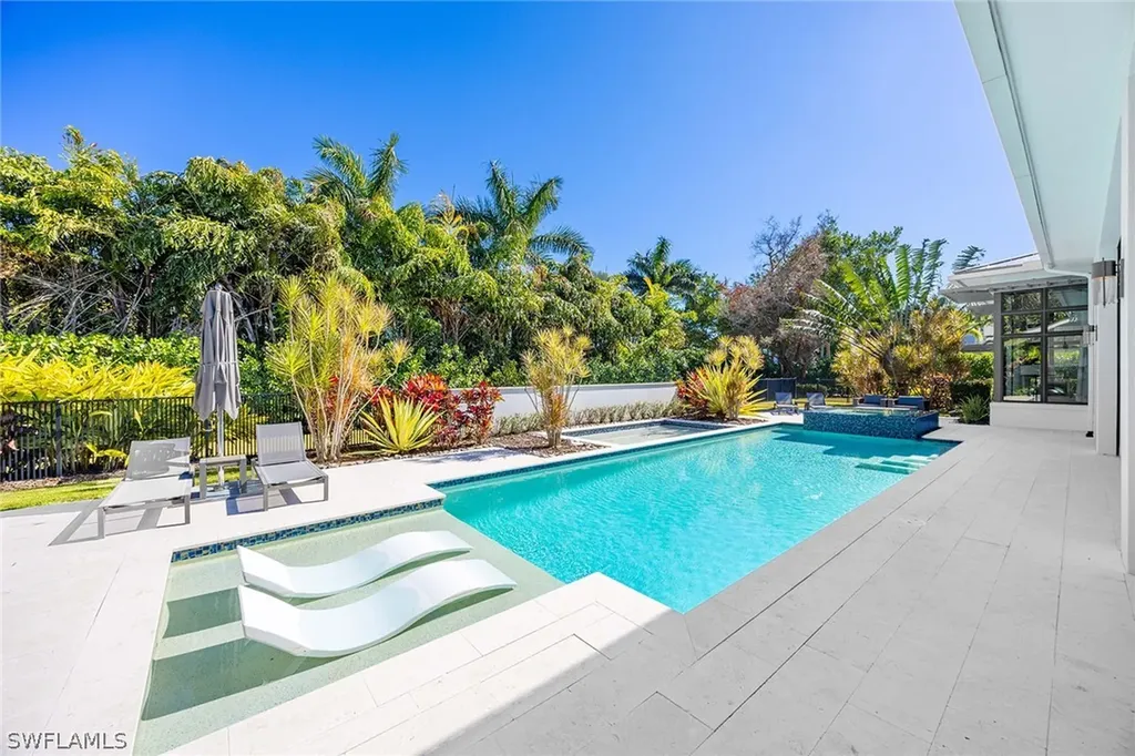 1300 Nautilus Road Naples FL 34102