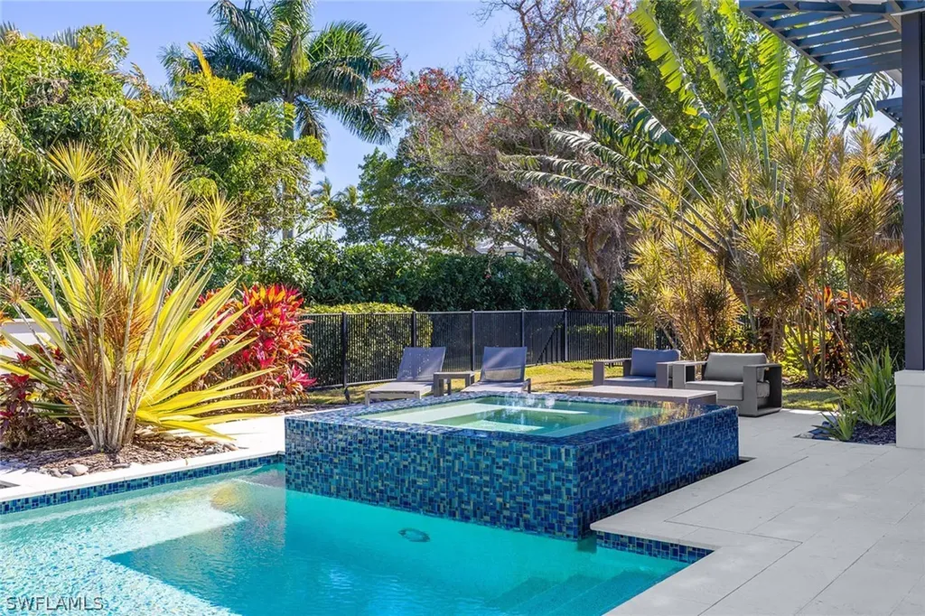 1300 Nautilus Road Naples FL 34102