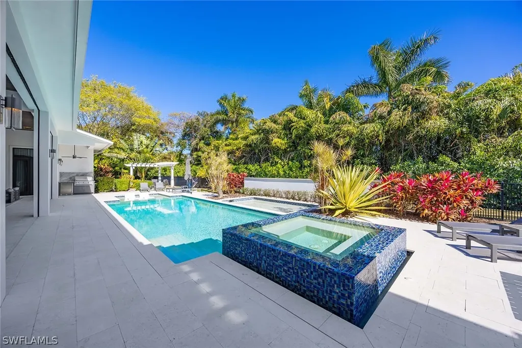 1300 Nautilus Road Naples FL 34102