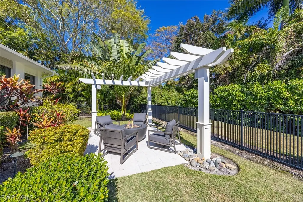 1300 Nautilus Road Naples FL 34102