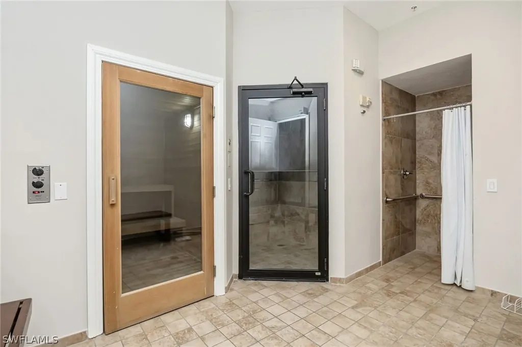 3013 Driftwood Way Naples FL 34109