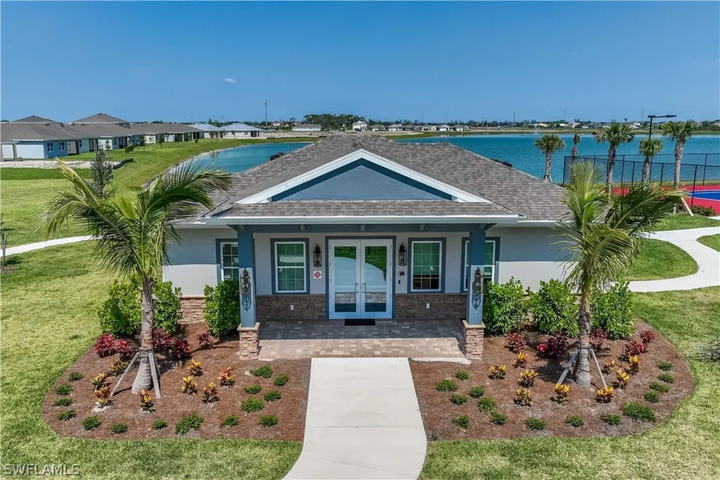 555 Spring Hill Lake Loop Cape Coral FL 33993