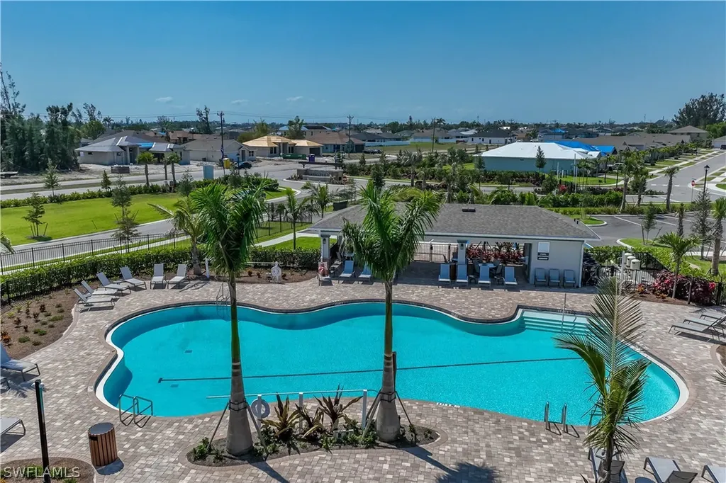 555 Spring Hill Lake Loop Cape Coral FL 33993