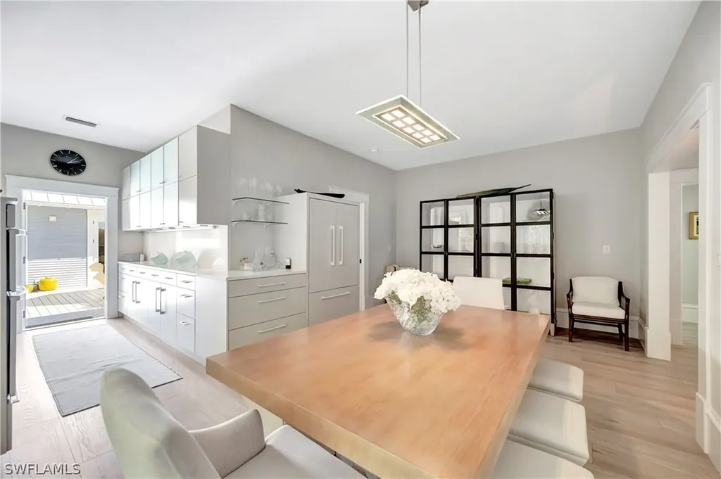 1375 Gordon Drive Naples FL 34102