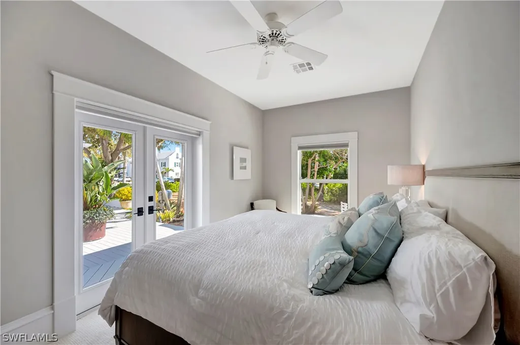 1375 Gordon Drive Naples FL 34102