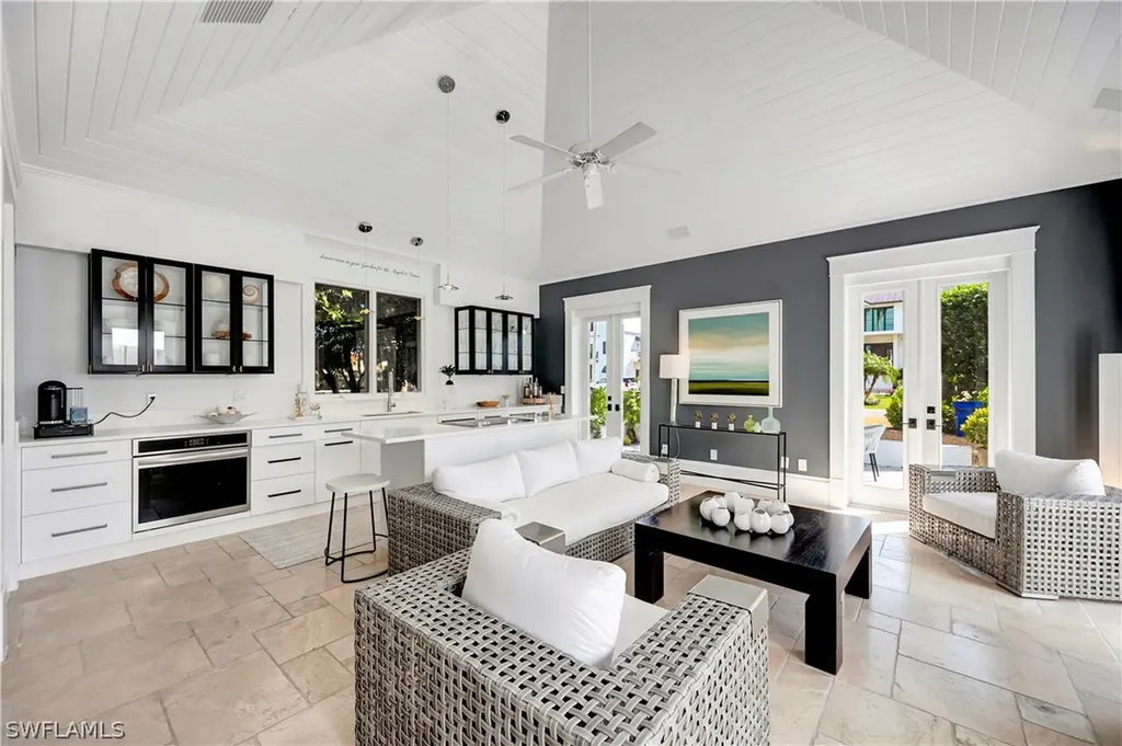 1375 Gordon Drive Naples FL 34102