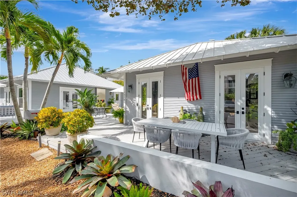 1375 Gordon Drive Naples FL 34102