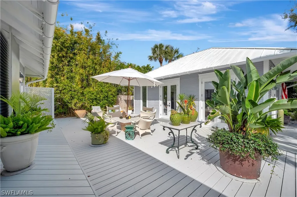 1375 Gordon Drive Naples FL 34102