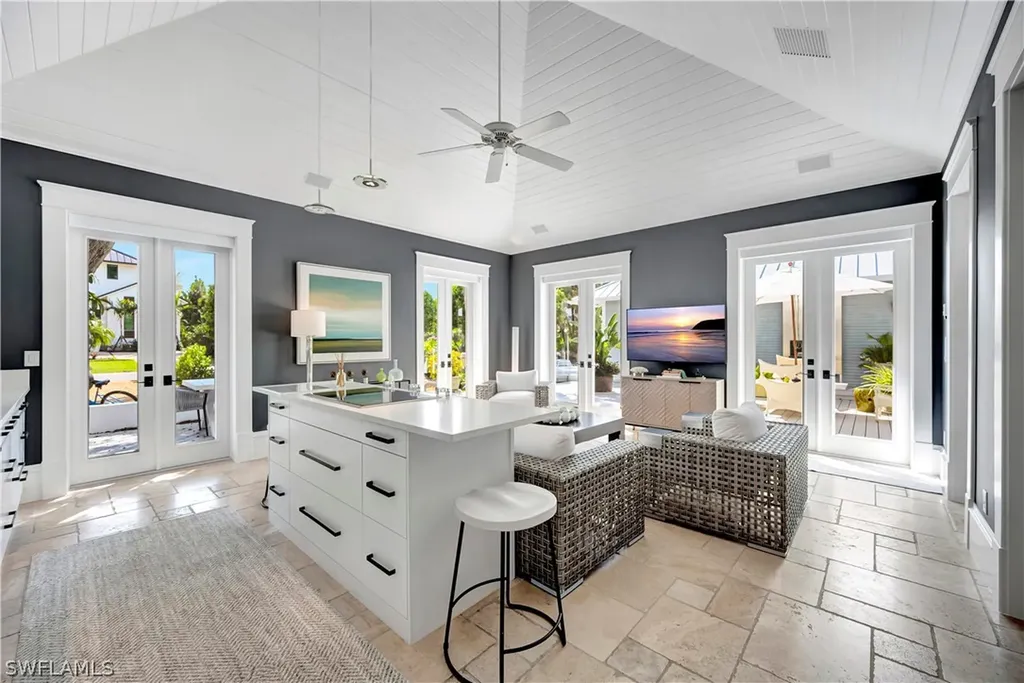 1375 Gordon Drive Naples FL 34102