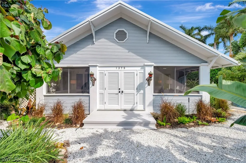 1375 Gordon Drive Naples FL 34102