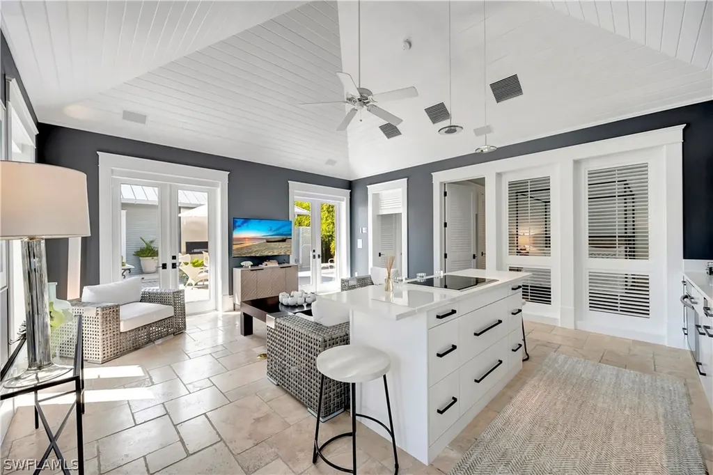 1375 Gordon Drive Naples FL 34102