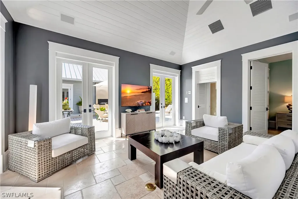 1375 Gordon Drive Naples FL 34102