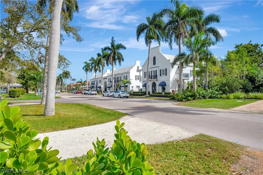 1375 Gordon Drive Naples FL 34102