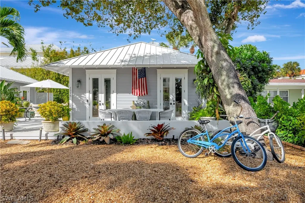 1375 Gordon Drive Naples FL 34102