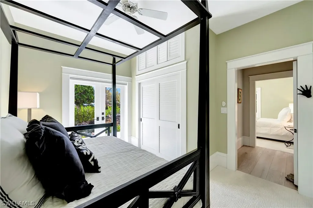 1375 Gordon Drive Naples FL 34102