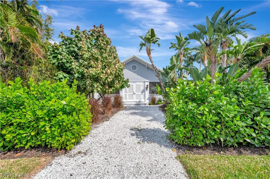 1375 Gordon Drive Naples FL 34102