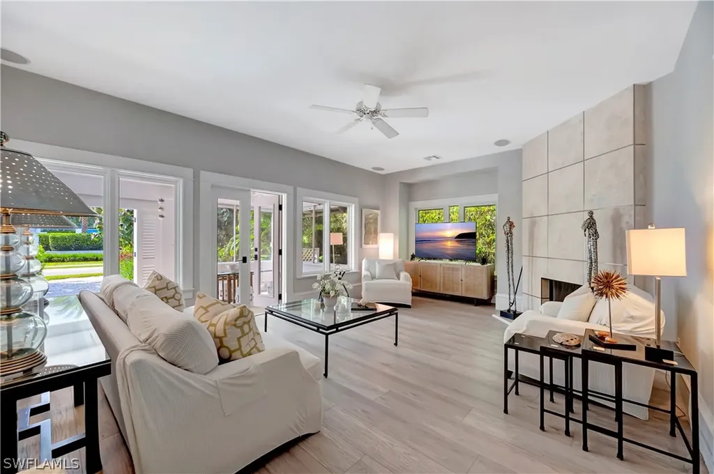 1375 Gordon Drive Naples FL 34102