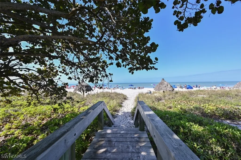 981 Hampton Circle Naples FL 34105