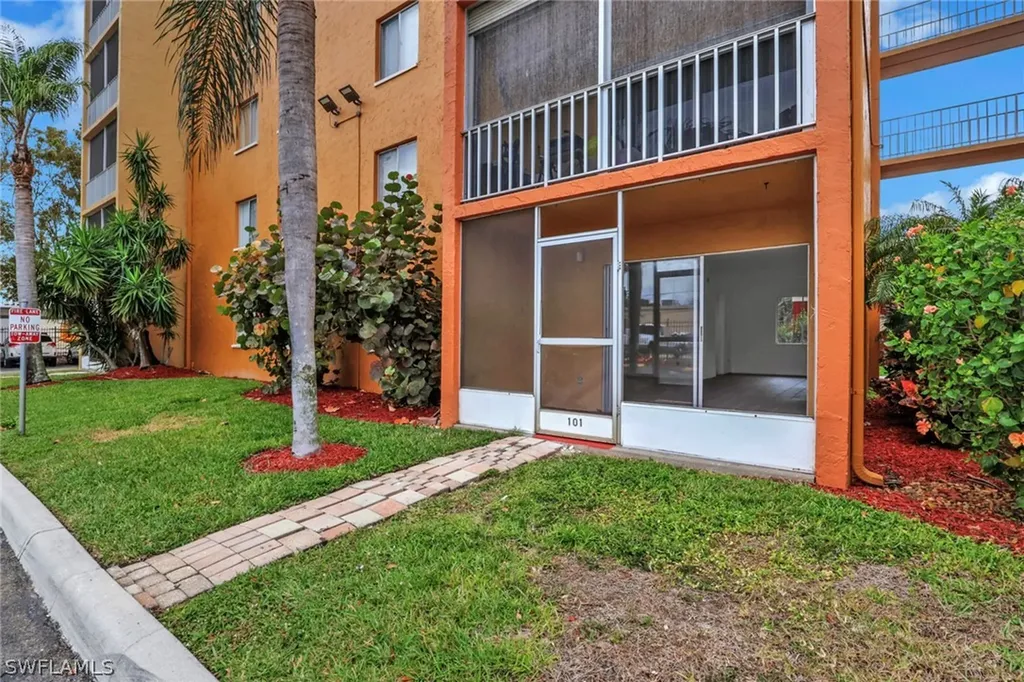 2366 E. Mall Drive Fort Myers FL 33901