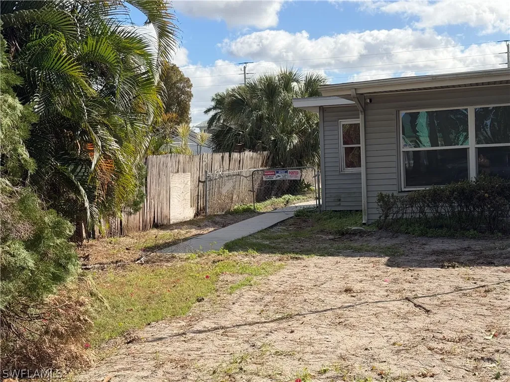 2632 Weeks Avenue Naples FL 34112