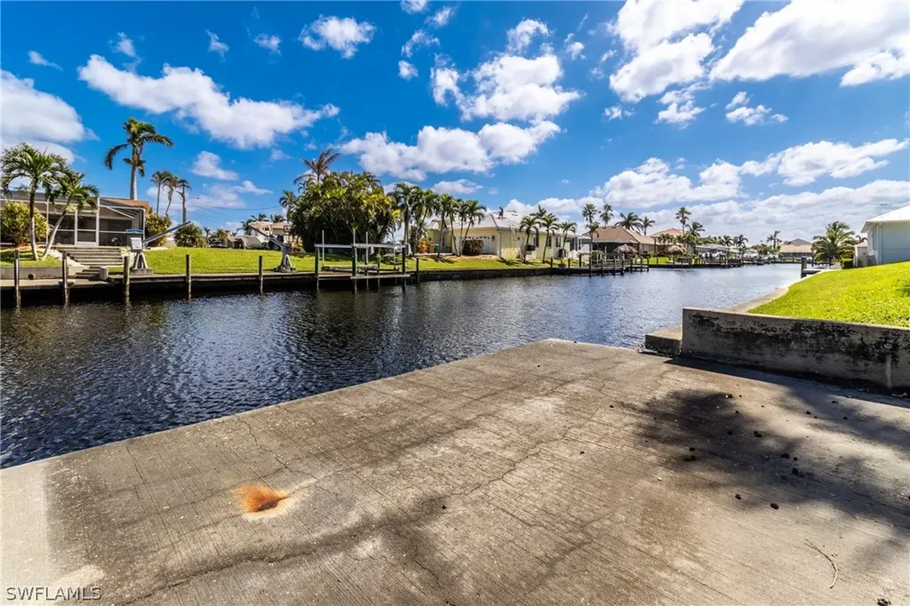 2523 SE 24th Place Cape Coral FL 33904