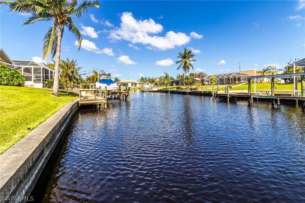 2523 SE 24th Place Cape Coral FL 33904
