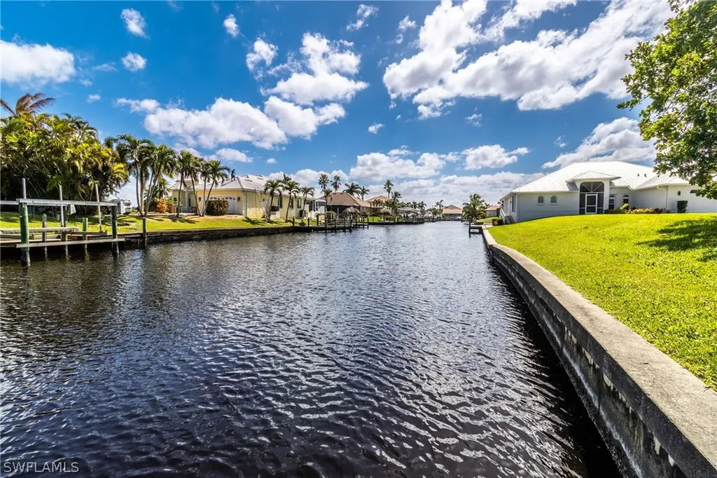 2523 SE 24th Place Cape Coral FL 33904