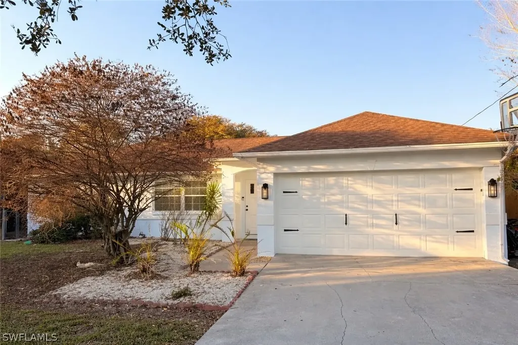 3621 24th Avenue NE Naples FL 34120
