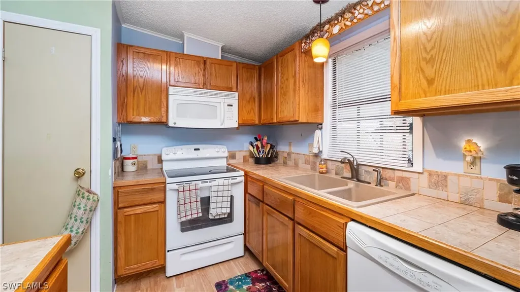 121 Grassy Key Lane Naples FL 34114