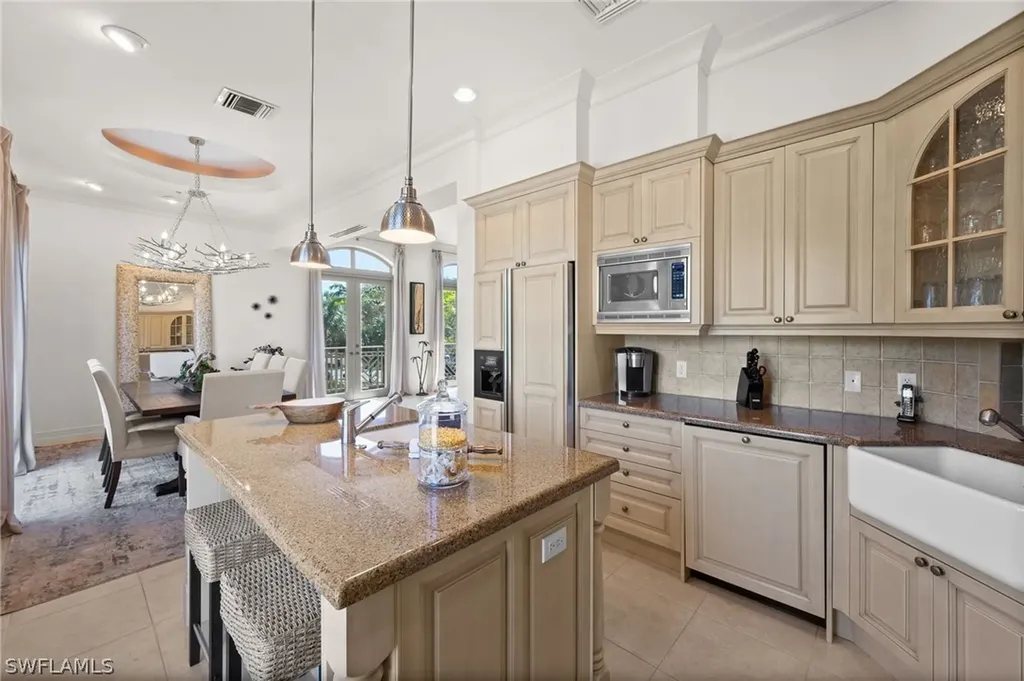 380 10th Street S Naples FL 34102