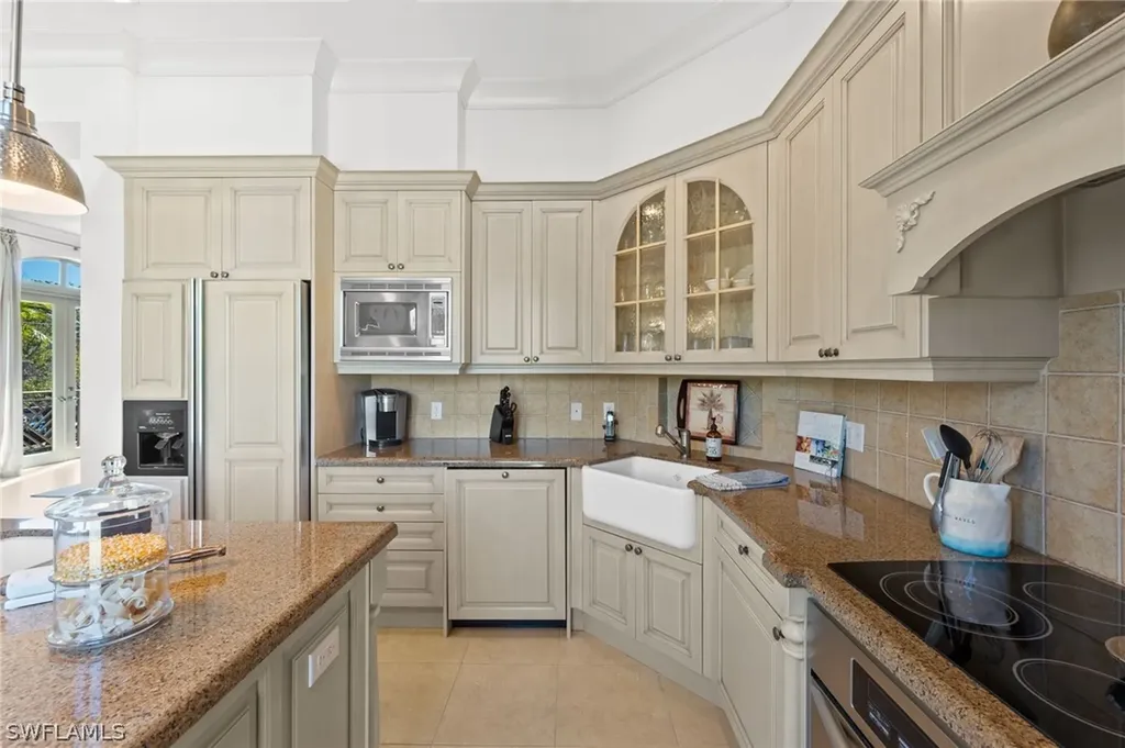 380 10th Street S Naples FL 34102
