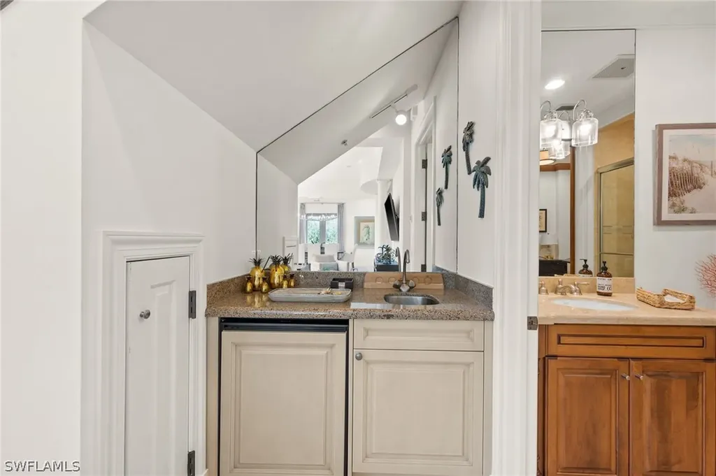 380 10th Street S Naples FL 34102
